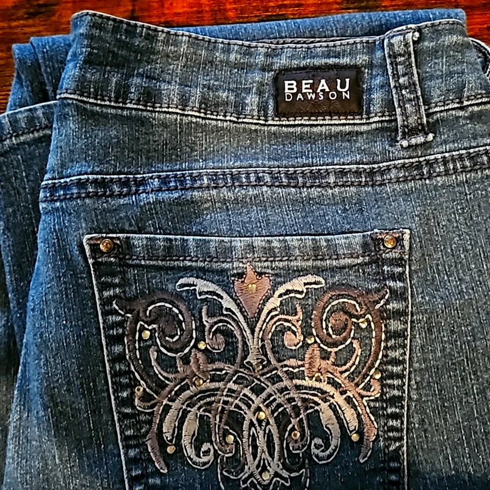 Woman's Blue Jeans - Beau Dawso - Picture 1 of 13
